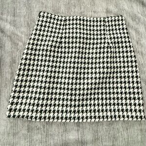 Classic Houndstooth Skirt - Black and White